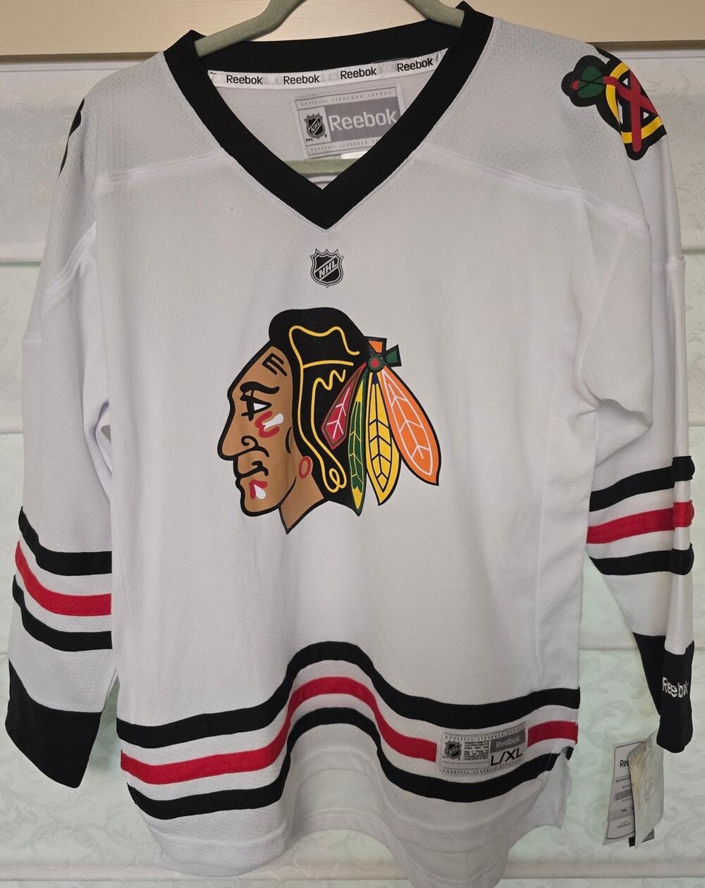 Reebok Chicago Blackhawks Youth L/XL White NHL Hockey Jersey NWT